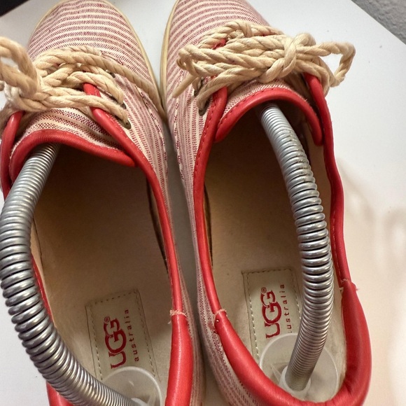 Ugg - Picture 6 of 9